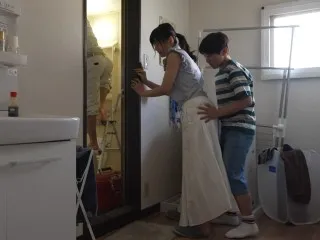 น้องสาว/ลูกพี่ลูกน้องผู้ดูแล ถูกจับได้และยอมจำนนต่อพี่ชายสุดแซ่บ