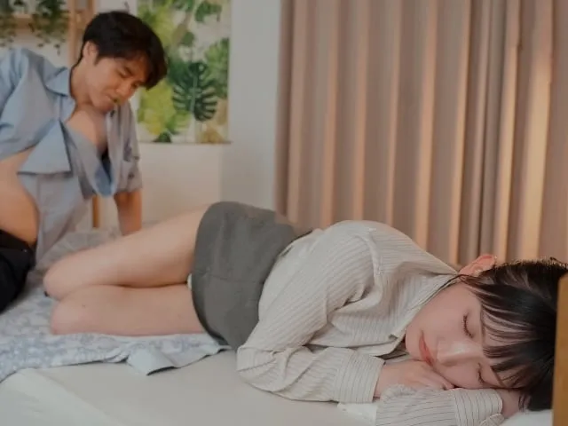 사내 라이벌 유미노 리무와의 뜨거운 하룻밤