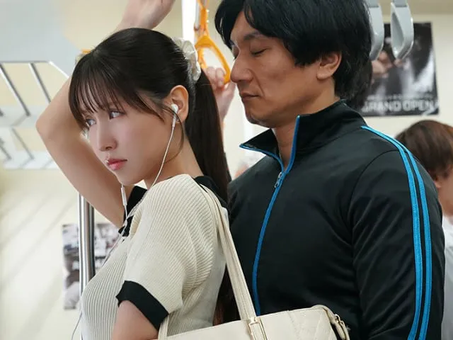 Momo Sakura Commuter Train Harassment and Public Encounter